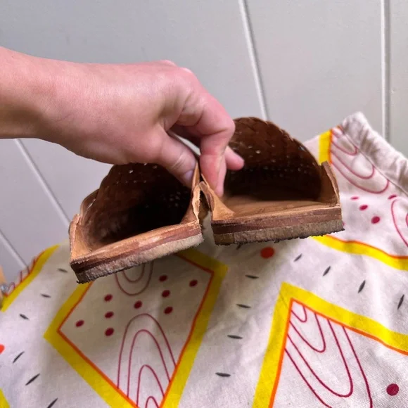 Mohinders Women’s Woven Slide Sandals - 7 honey with stripes - Picture 6 of 9